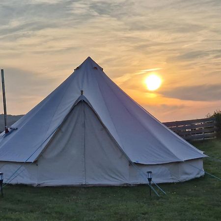 Beautiful 1-Bed Bell Tent In Holyhead Exteriér fotografie