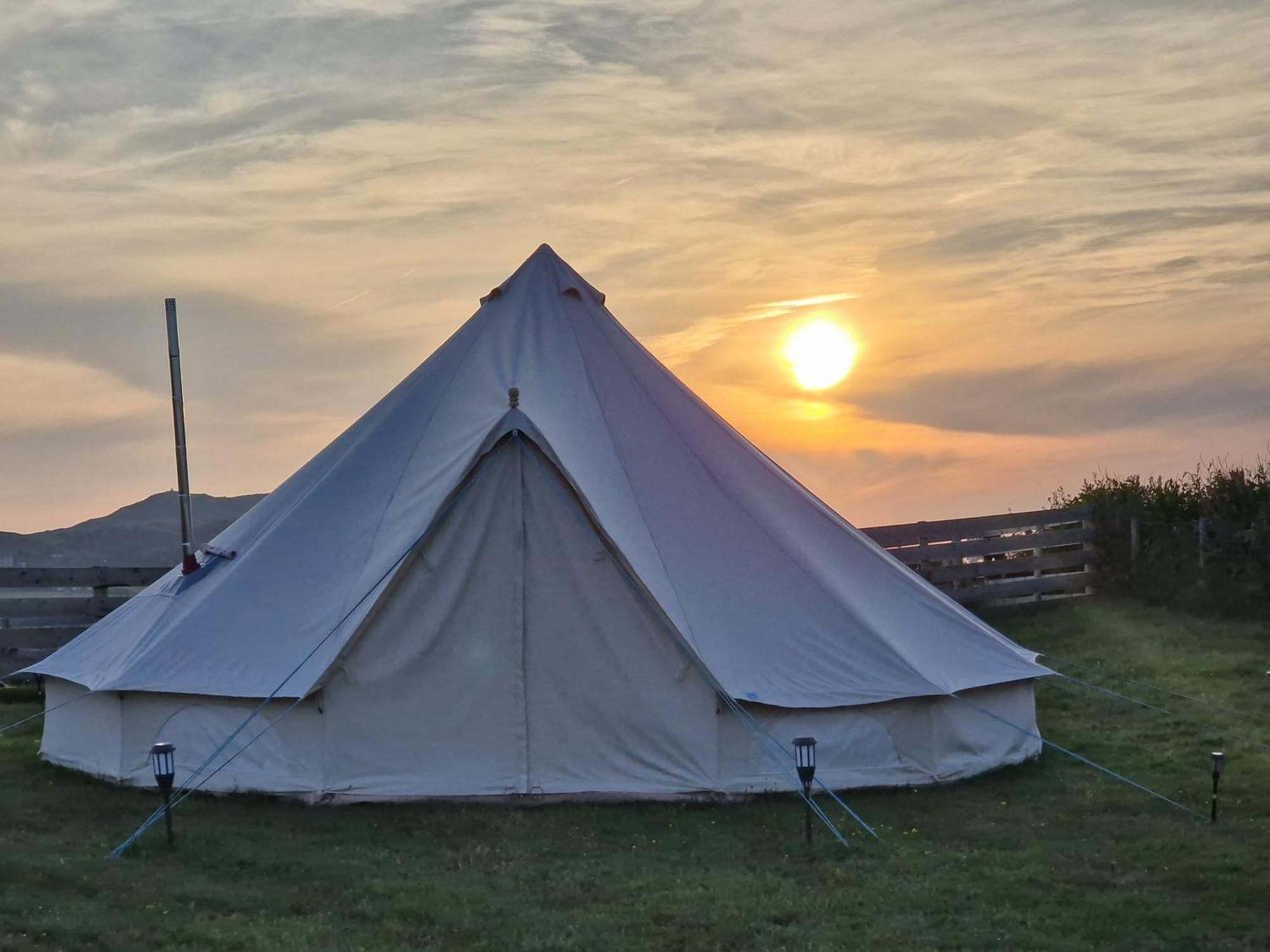 Beautiful 1-Bed Bell Tent In Holyhead Exteriér fotografie