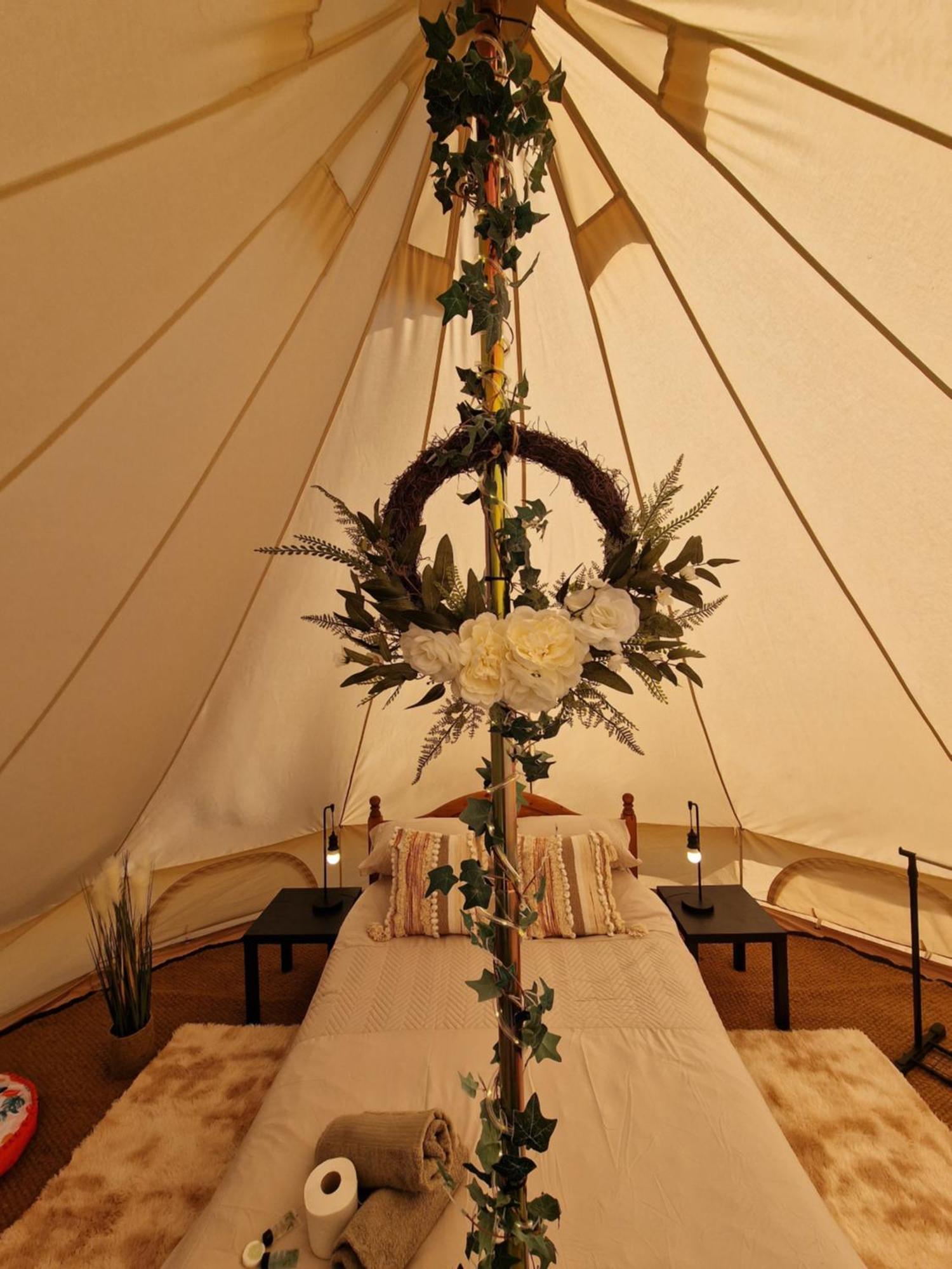 Beautiful 1-Bed Bell Tent In Holyhead Exteriér fotografie