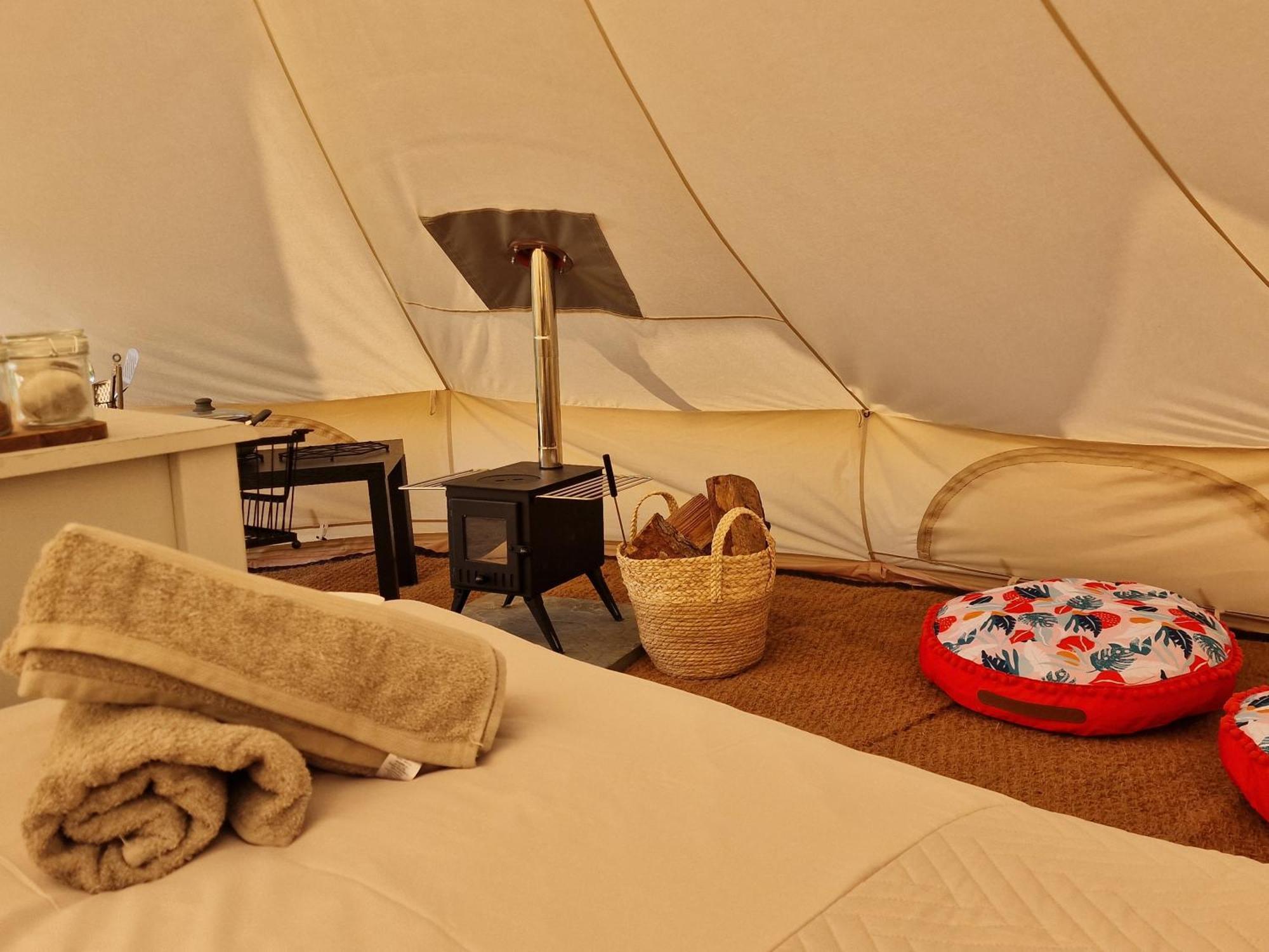 Beautiful 1-Bed Bell Tent In Holyhead Exteriér fotografie